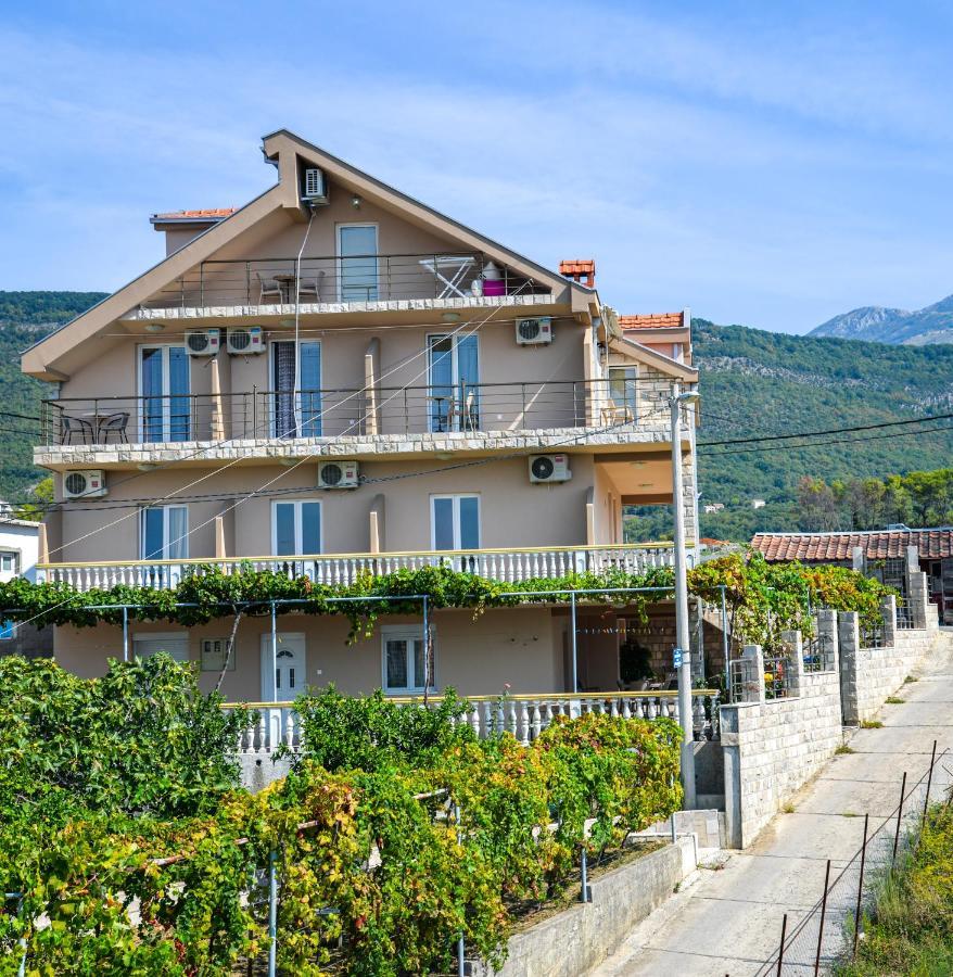 Guest House Ivana Tivat Exterior photo