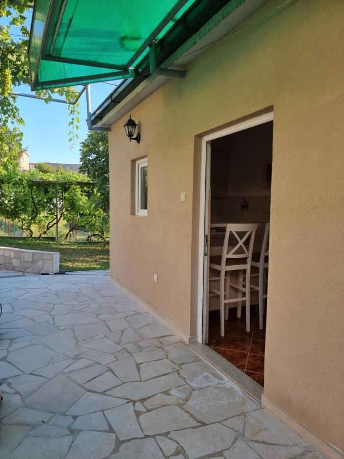 Guest House Ivana Tivat Exterior photo